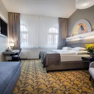 4* Hotel Essence