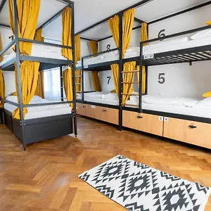  Albergue White Wolf House &